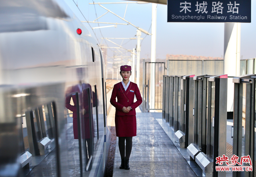 站在站臺(tái)上的“城姐”