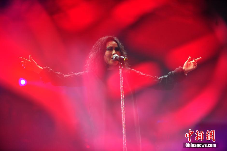 “搖滾女歌手”羅琦在京首開(kāi)個(gè)唱 謝天笑壓軸助陣 “搖滾女歌手”羅琦在京首開(kāi)個(gè)唱 謝天笑壓軸助陣